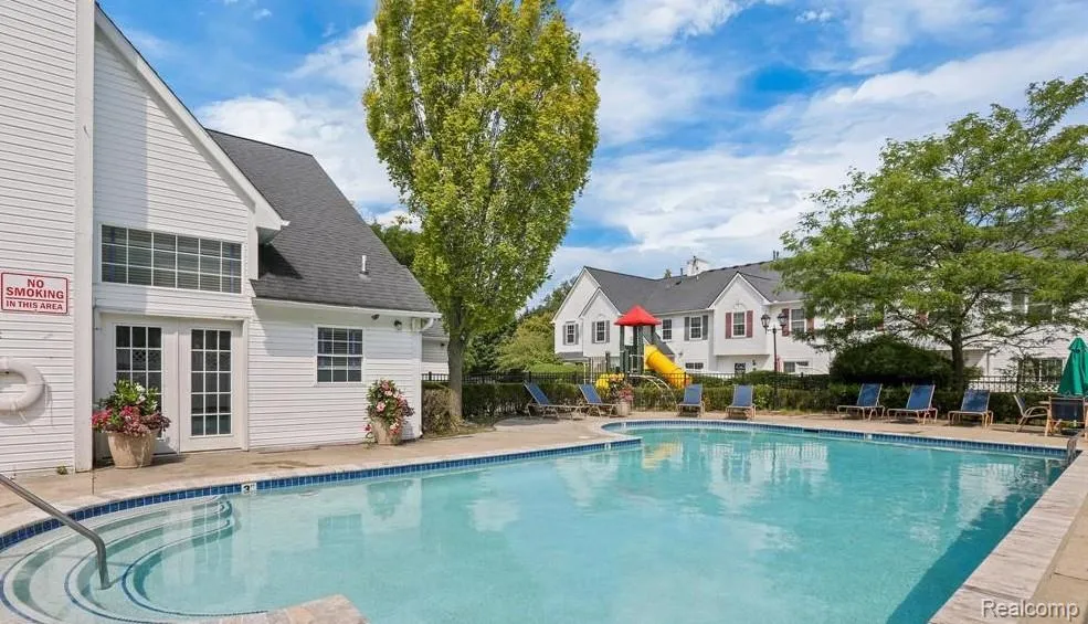 22272 Cape Cod Way Farmington Hills City, MI 48336