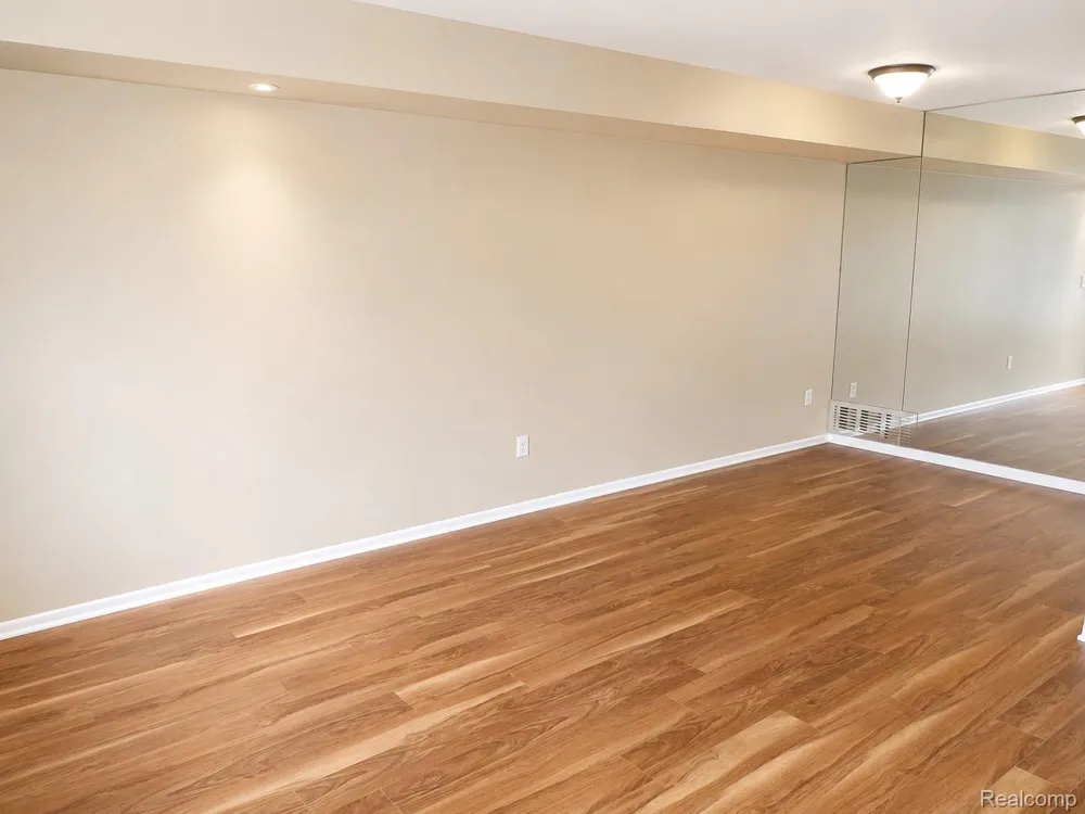 22272 Cape Cod Way Farmington Hills City, MI 48336