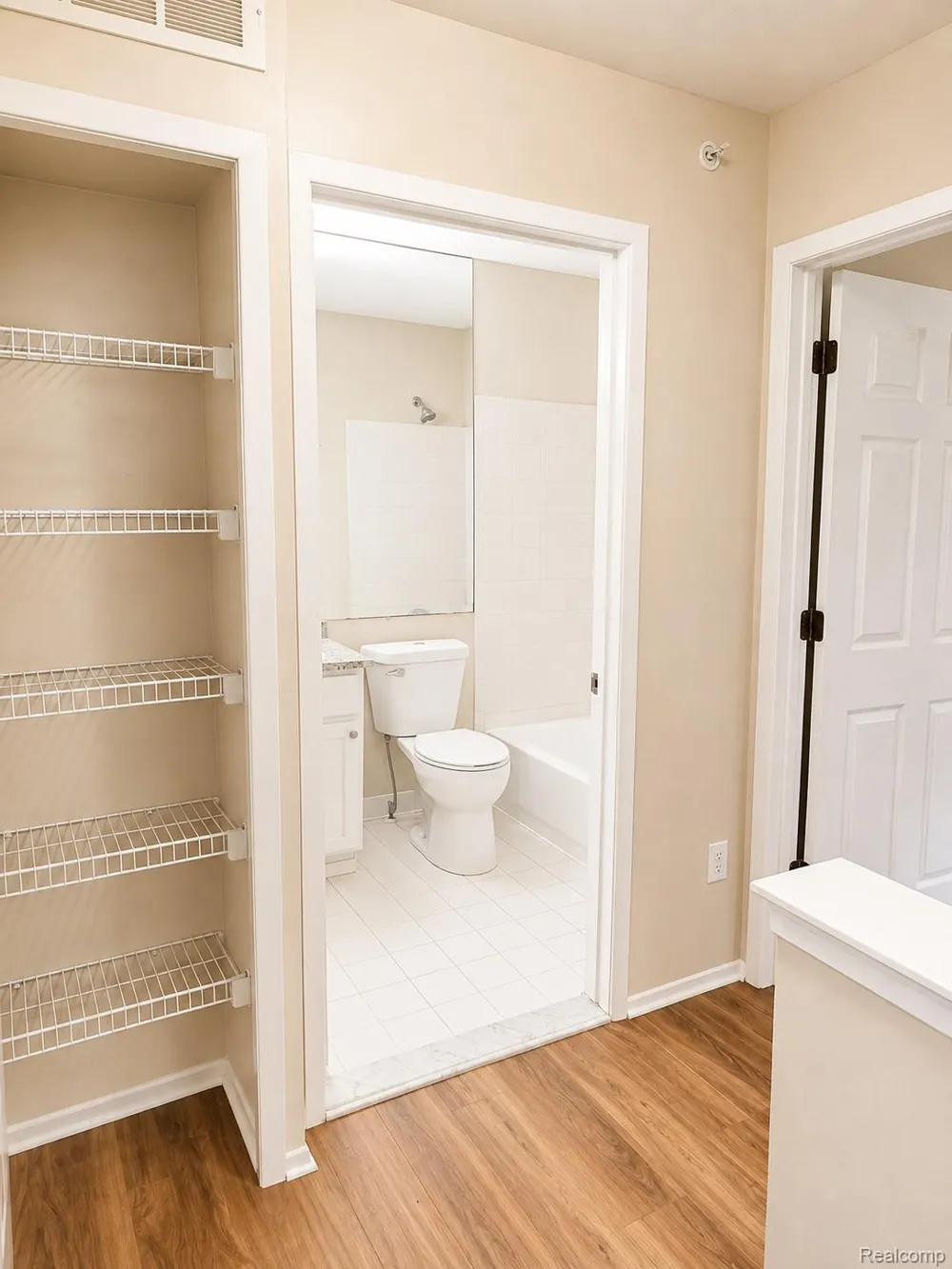 22272 Cape Cod Way Farmington Hills City, MI 48336