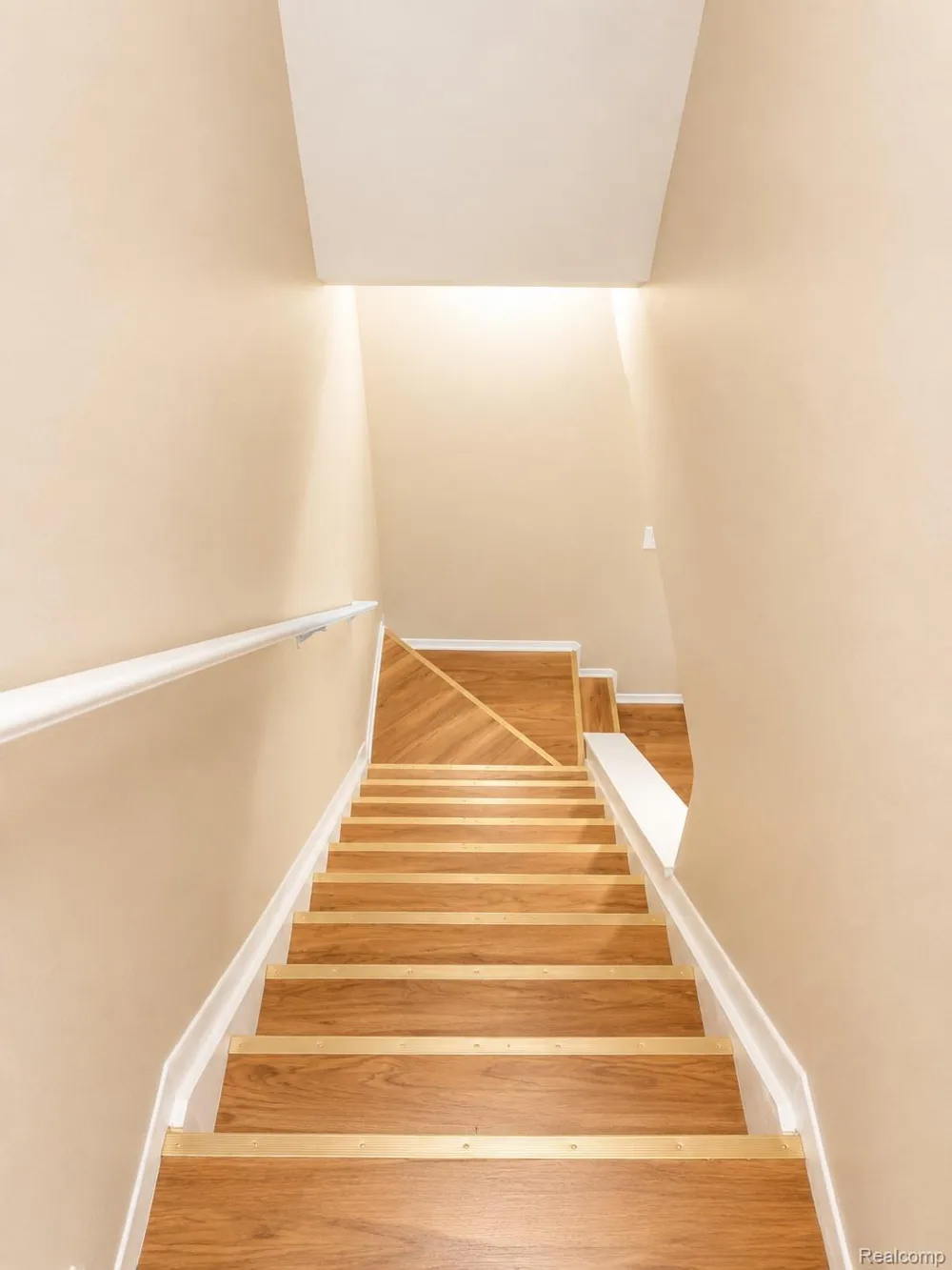 22272 Cape Cod Way Farmington Hills City, MI 48336