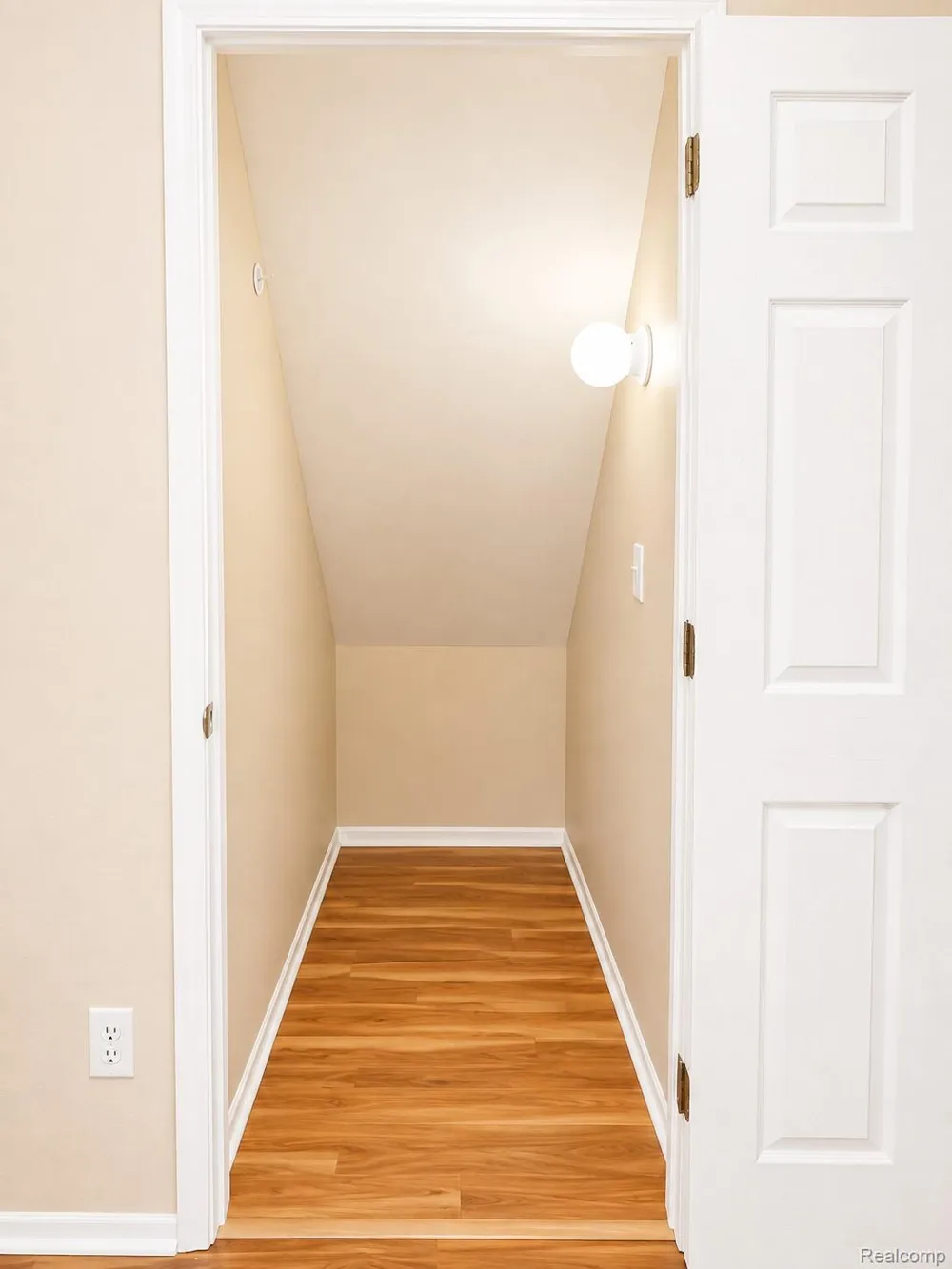 22272 Cape Cod Way Farmington Hills City, MI 48336