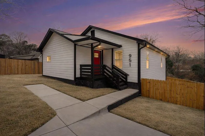 951 Reed Avenue East Point, GA 30344