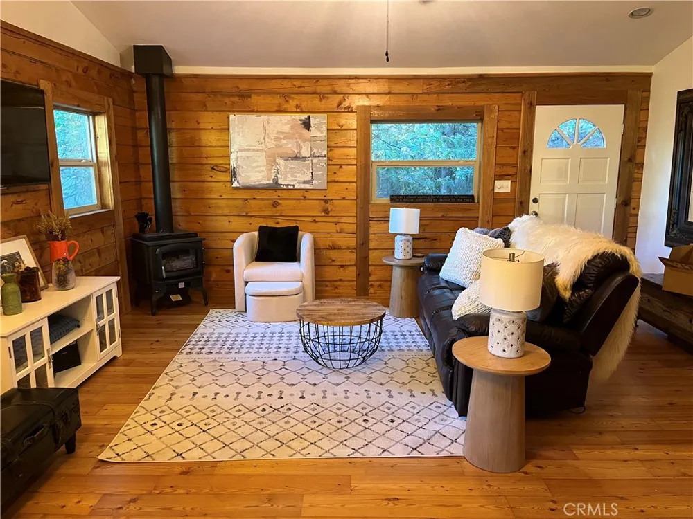 24839 Felsen Drive Crestline, CA 92325