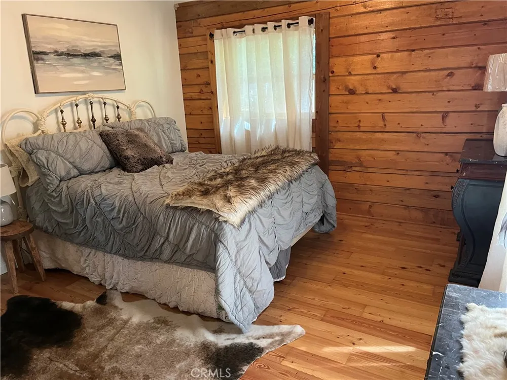 24839 Felsen Drive Crestline, CA 92325