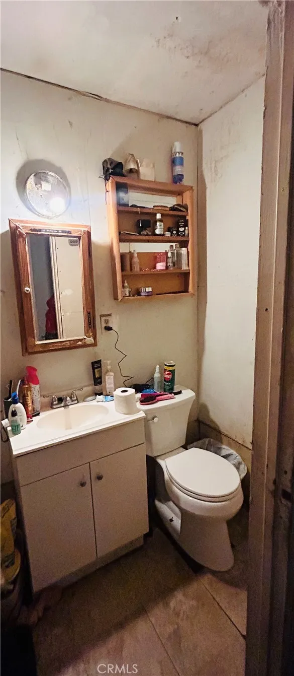 8671 Redwood Fontana, CA 92335