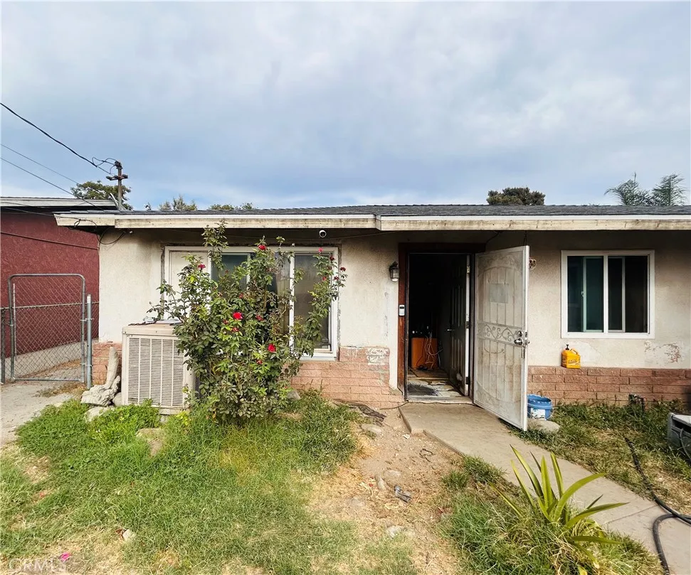 8671 Redwood Fontana, CA 92335