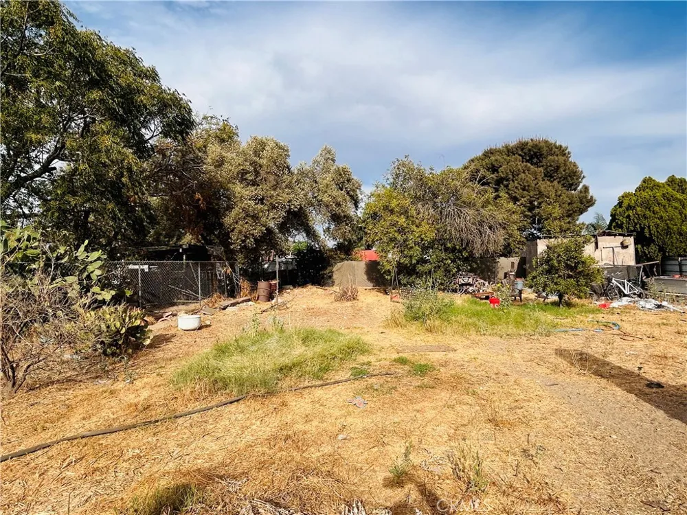 8671 Redwood Fontana, CA 92335
