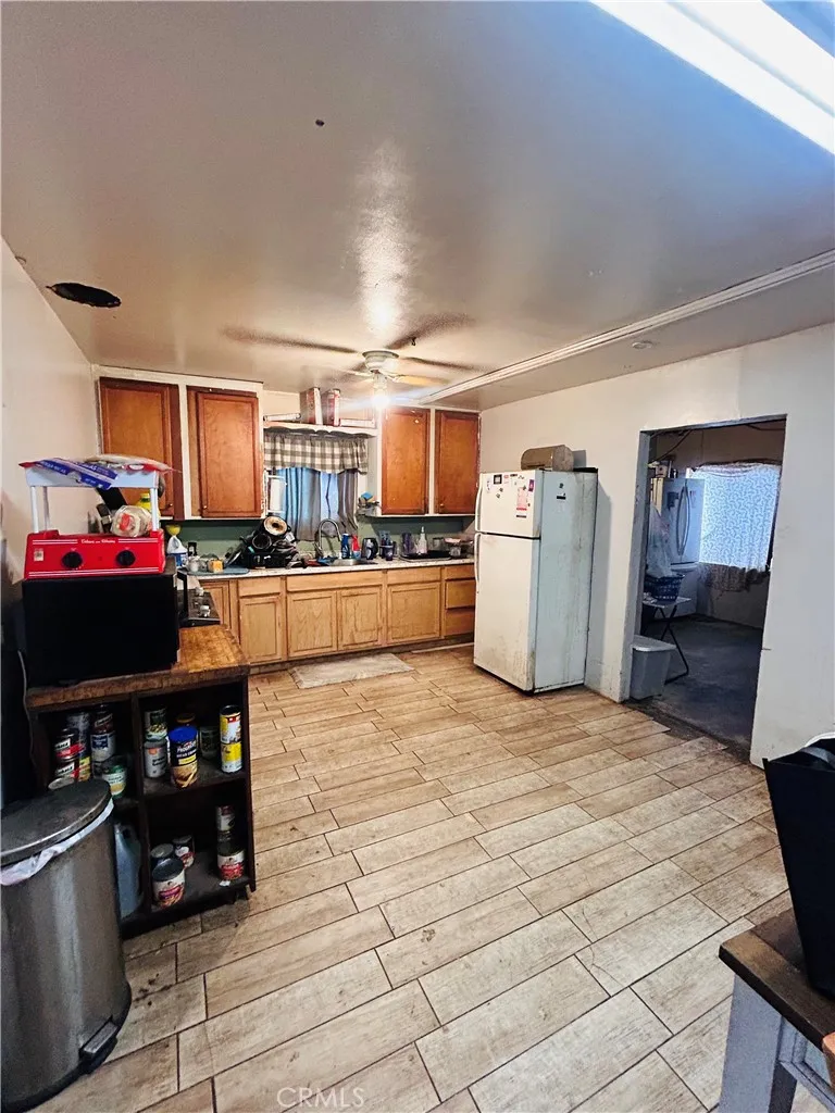 8671 Redwood Fontana, CA 92335