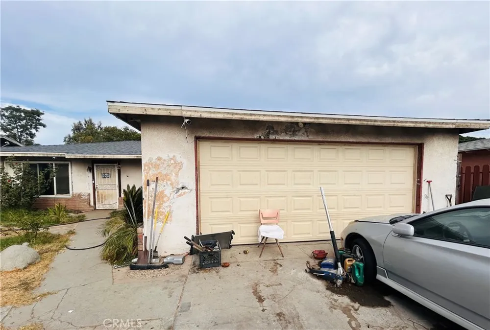 8671 Redwood Fontana, CA 92335