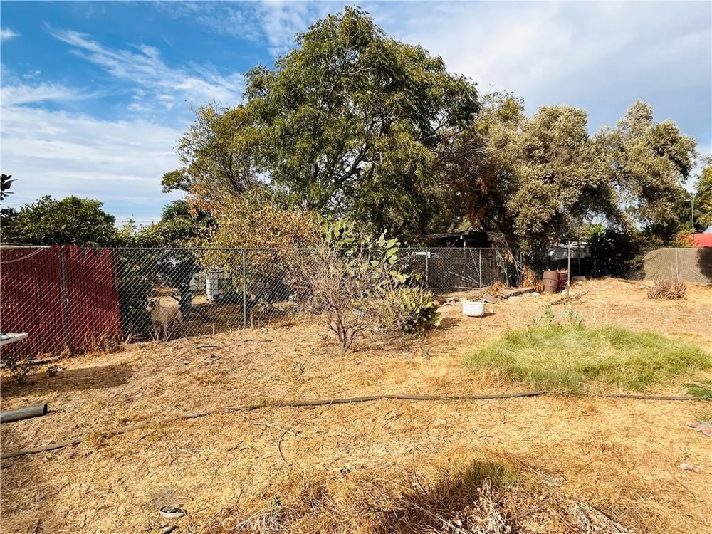 8671 Redwood Fontana, CA 92335