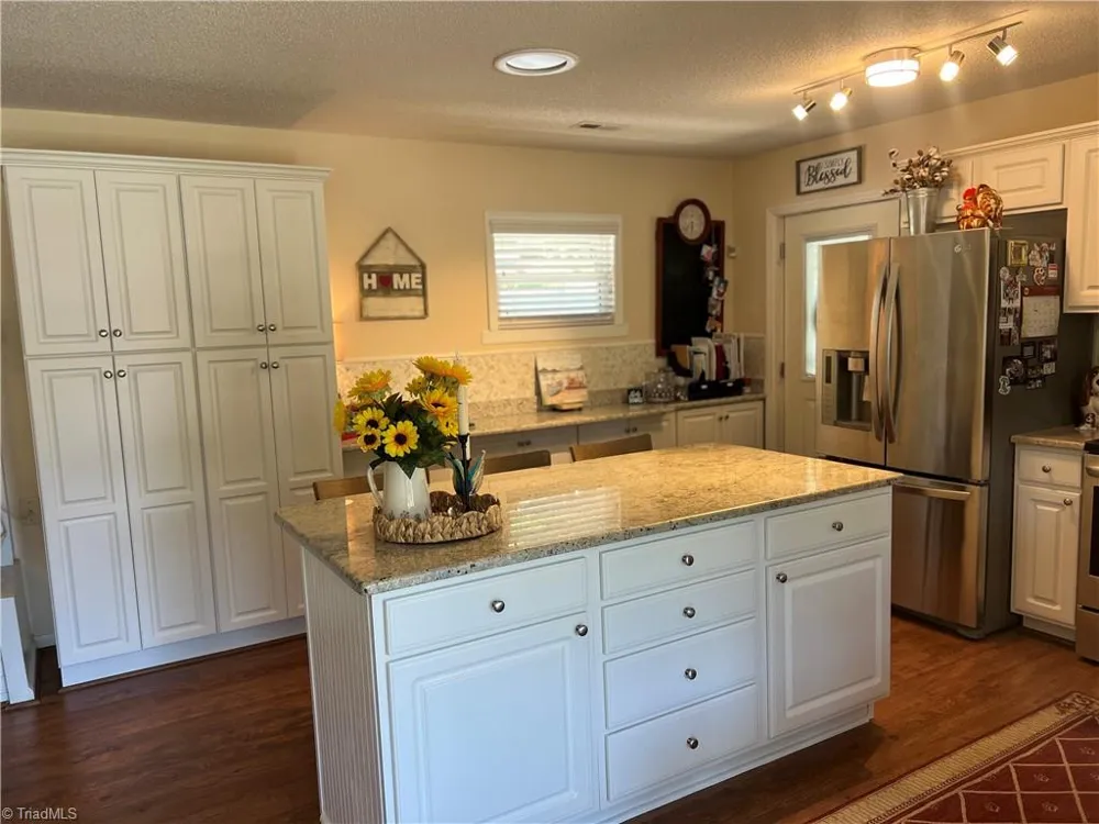 1102 Riverview Road Lexington, NC 27292