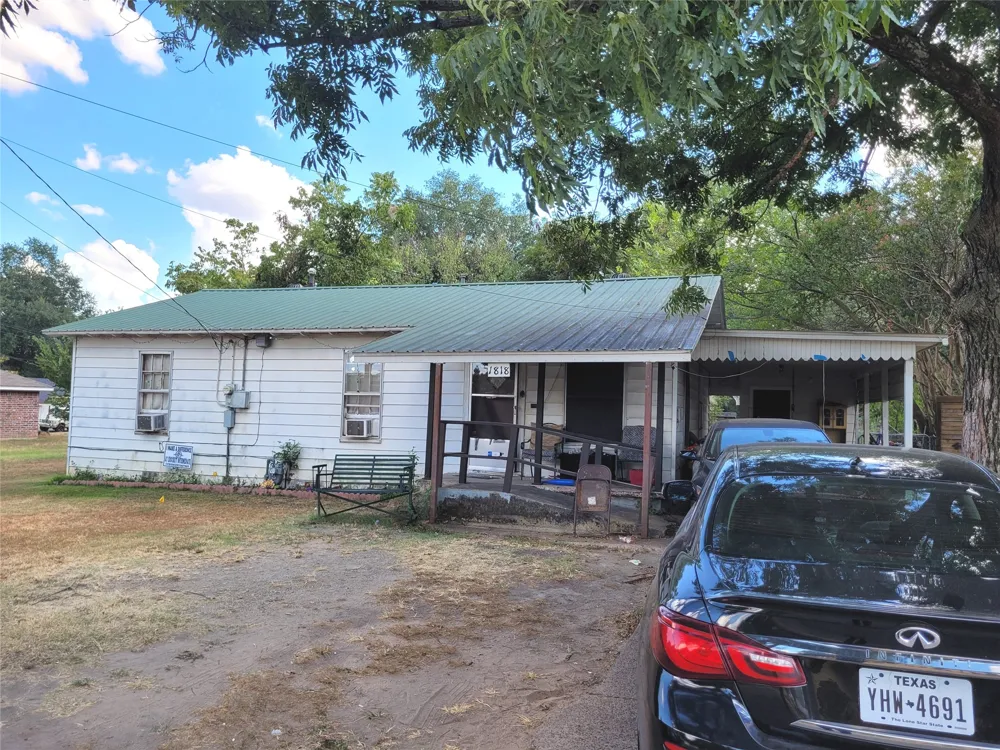 1818 E BOOTH Paris, TX 75460