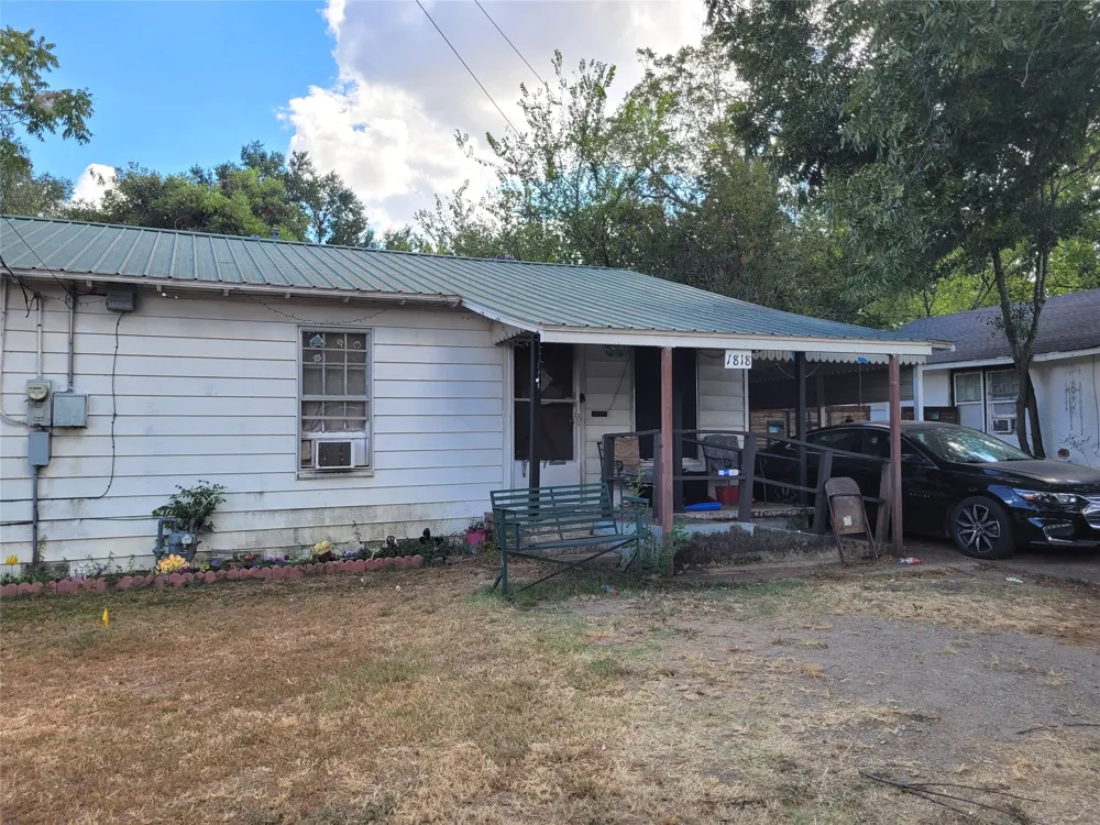 1818 E BOOTH Paris, TX 75460