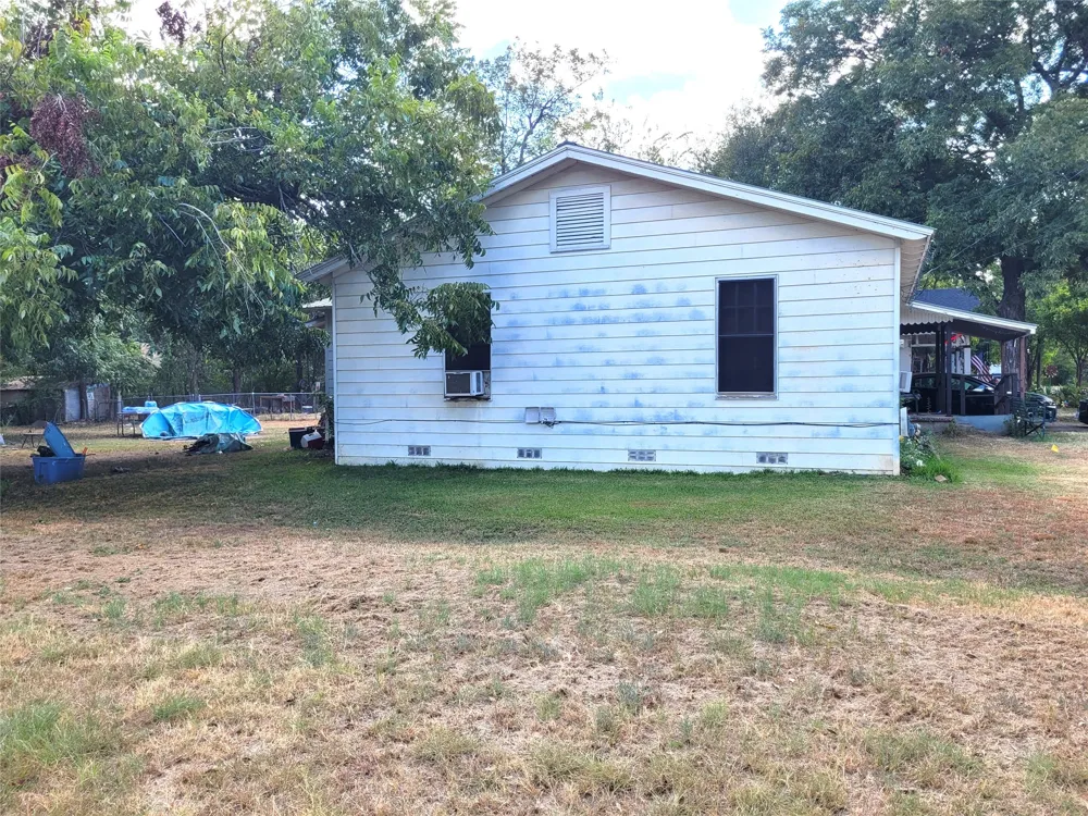 1818 E BOOTH Paris, TX 75460
