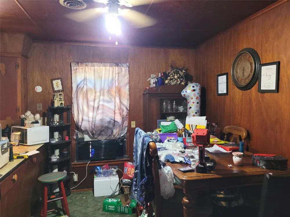 1818 E BOOTH Paris, TX 75460