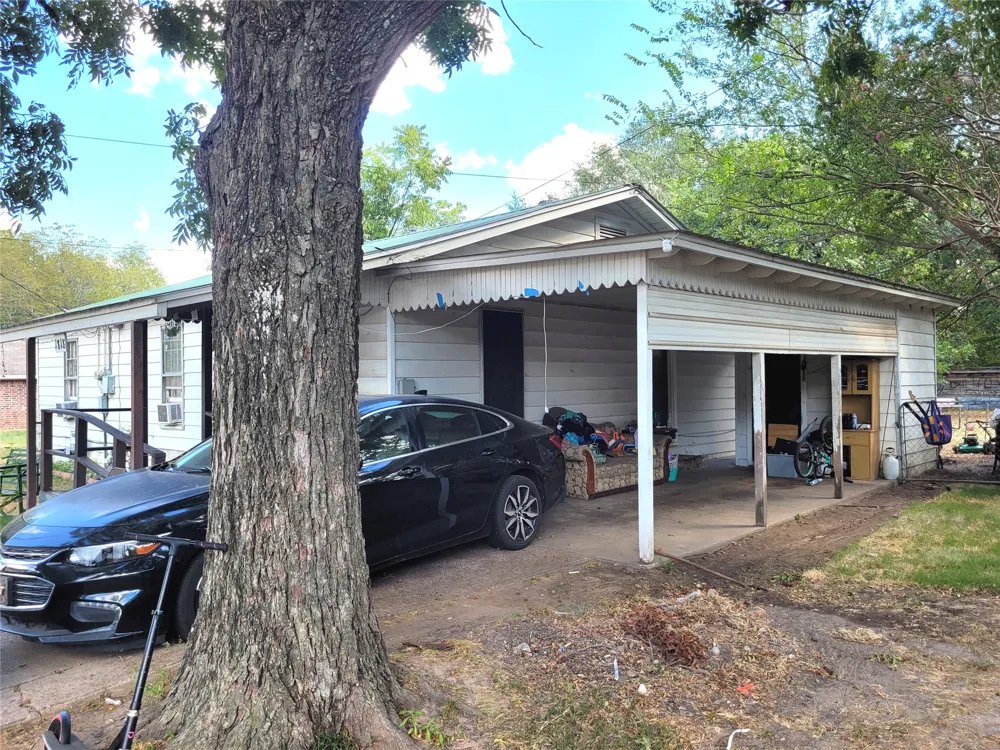 1818 E BOOTH Paris, TX 75460