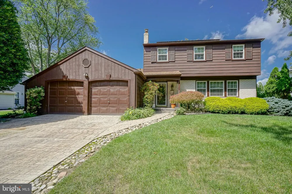 126 HENFIELD AVENUE Cherry Hill, NJ 08003