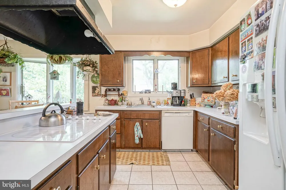 126 HENFIELD AVENUE Cherry Hill, NJ 08003