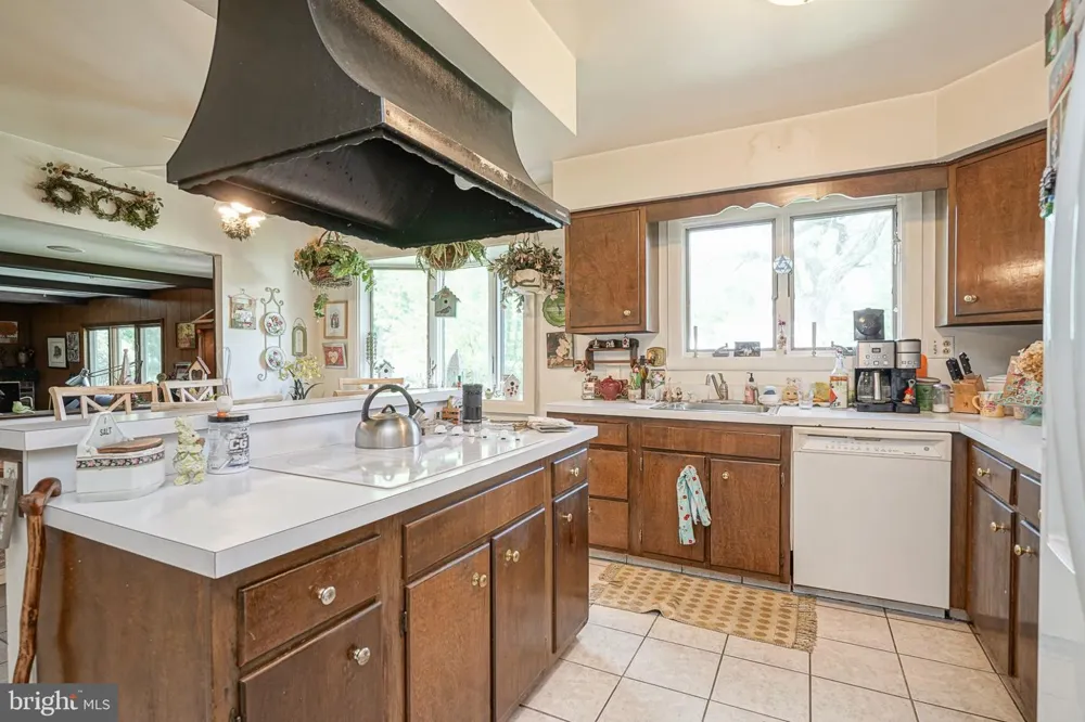 126 HENFIELD AVENUE Cherry Hill, NJ 08003