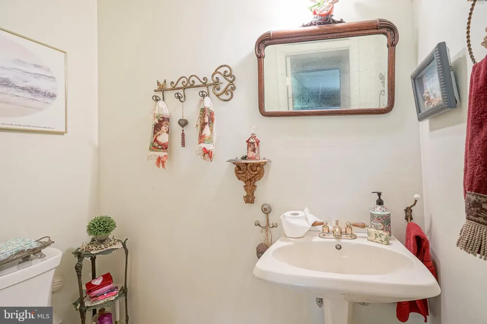 126 HENFIELD AVENUE Cherry Hill, NJ 08003