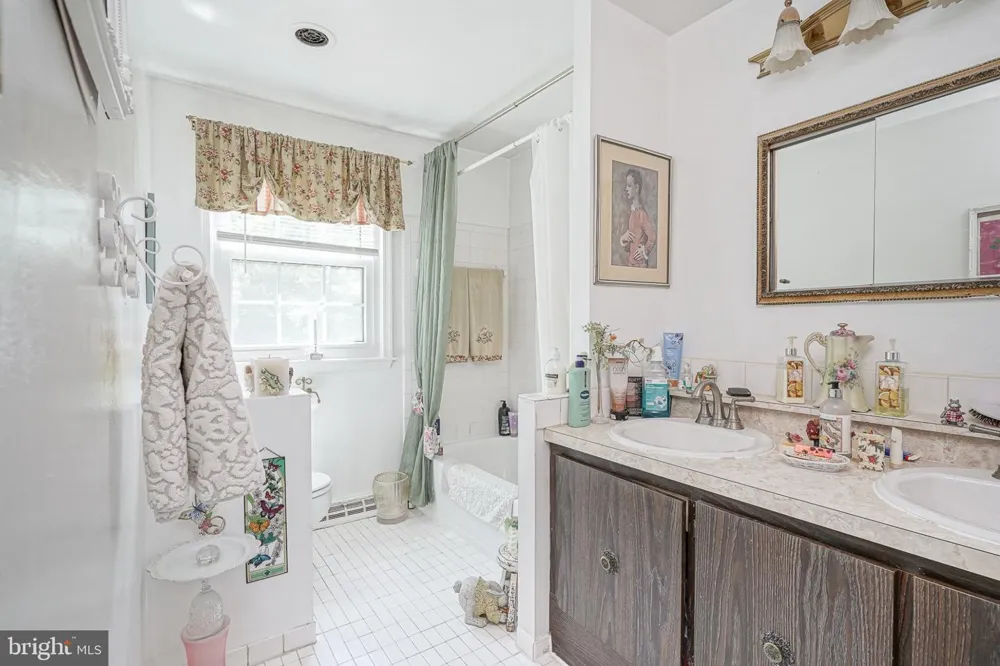126 HENFIELD AVENUE Cherry Hill, NJ 08003