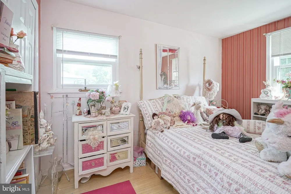 126 HENFIELD AVENUE Cherry Hill, NJ 08003