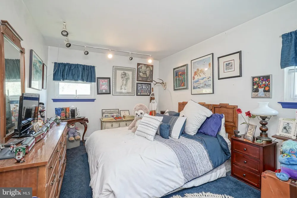 126 HENFIELD AVENUE Cherry Hill, NJ 08003