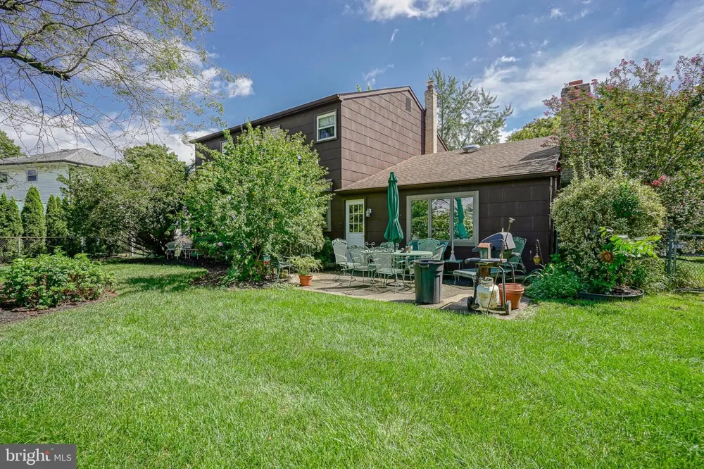 126 HENFIELD AVENUE Cherry Hill, NJ 08003