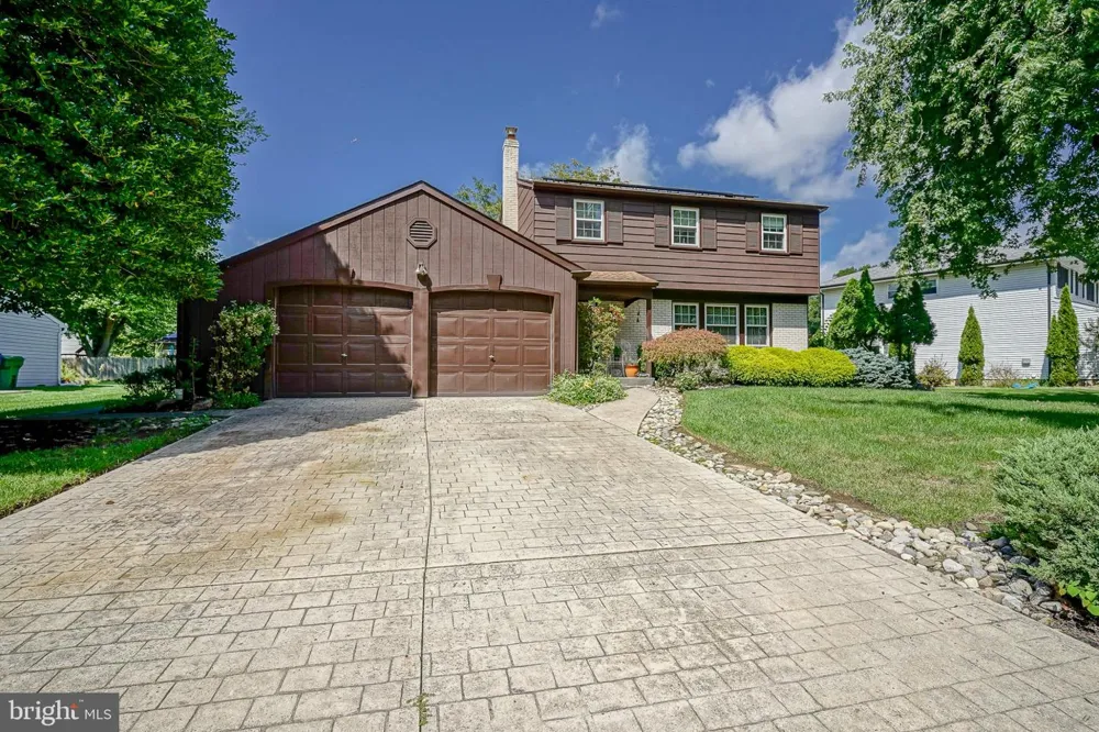 126 HENFIELD AVENUE Cherry Hill, NJ 08003