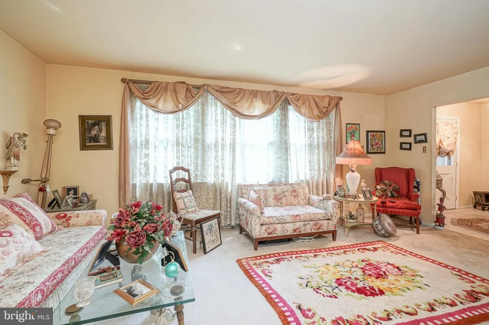 126 HENFIELD AVENUE Cherry Hill, NJ 08003