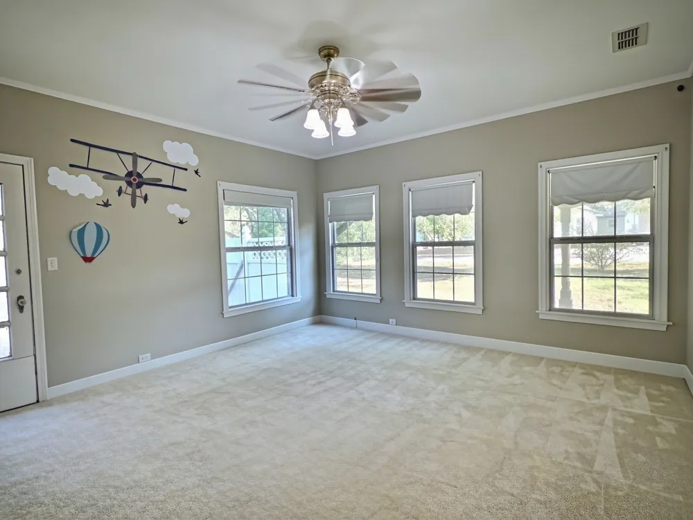 941 S Texas Street De Leon, TX 76444