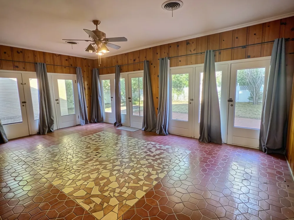 941 S Texas Street De Leon, TX 76444