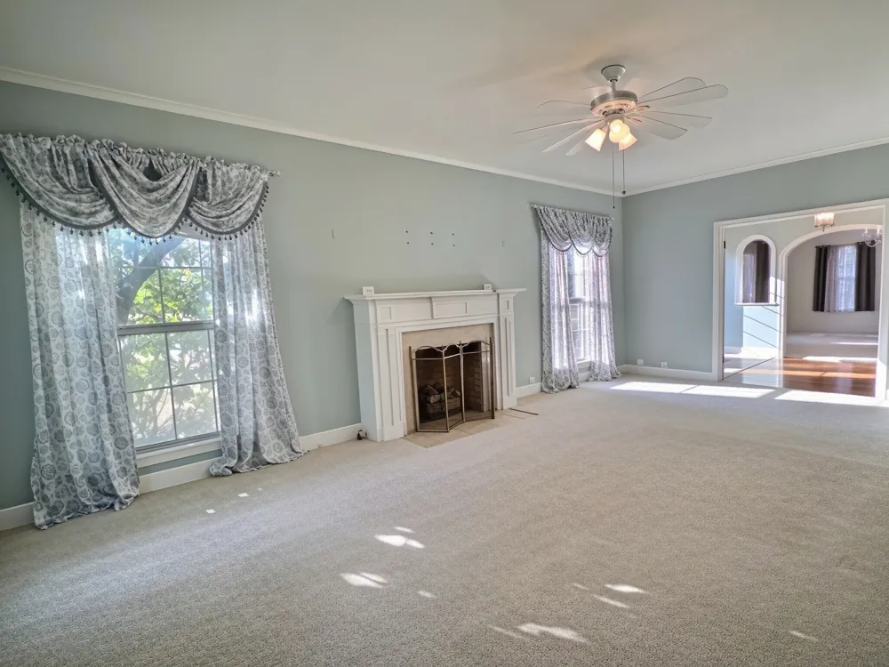 941 S Texas Street De Leon, TX 76444