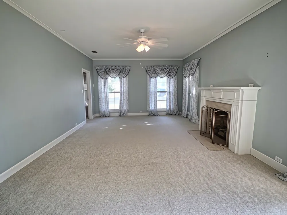 941 S Texas Street De Leon, TX 76444