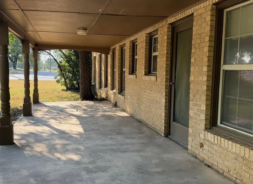941 S Texas Street De Leon, TX 76444