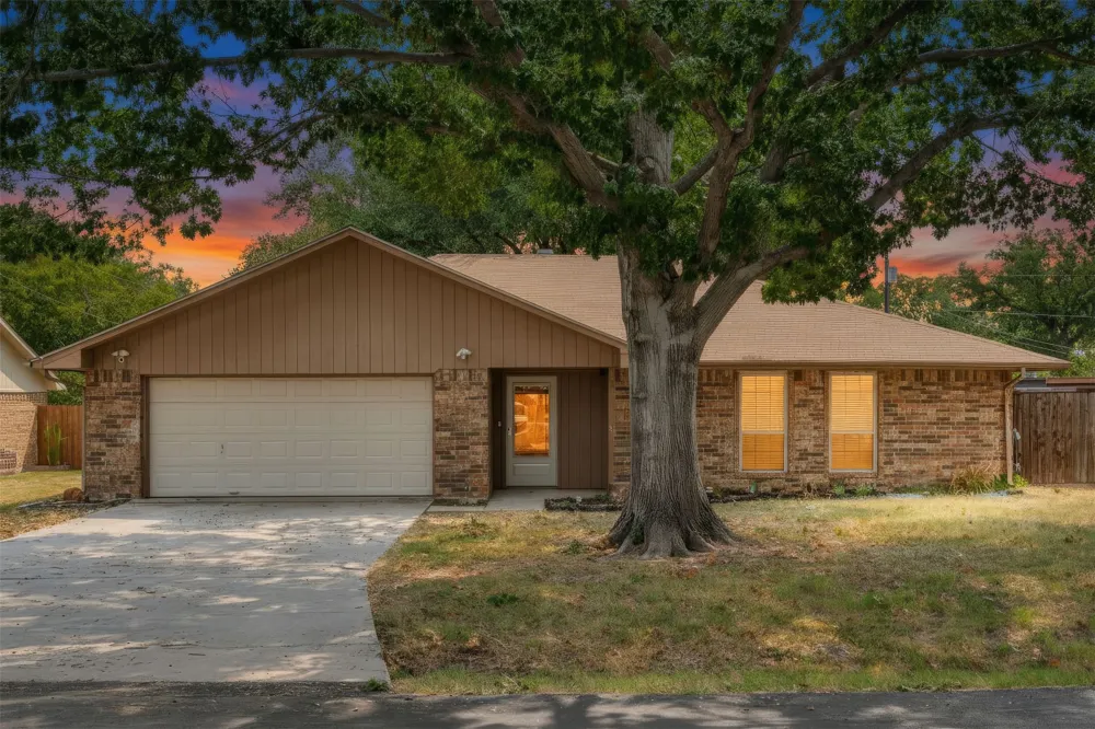 1909 Oak Hill Drive Corinth, TX 76210