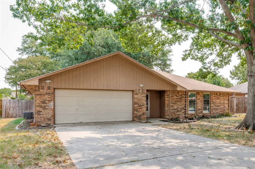 1909 Oak Hill Drive Corinth, TX 76210