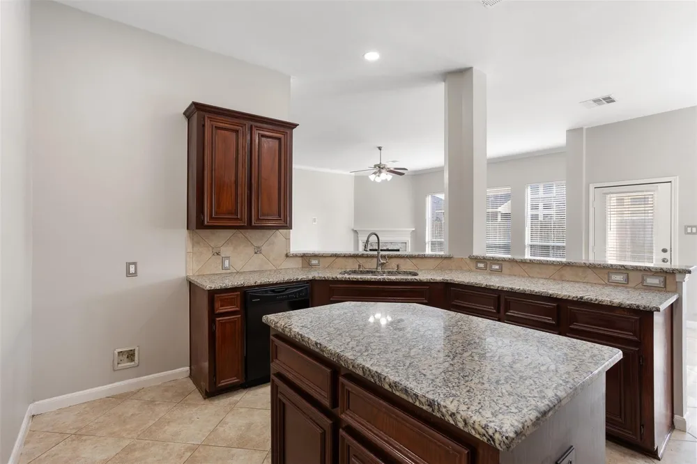 6111 Windsor Chase Lane League City, TX 77573