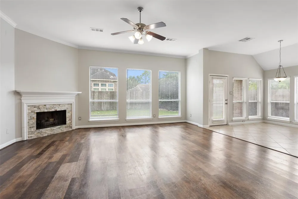 6111 Windsor Chase Lane League City, TX 77573