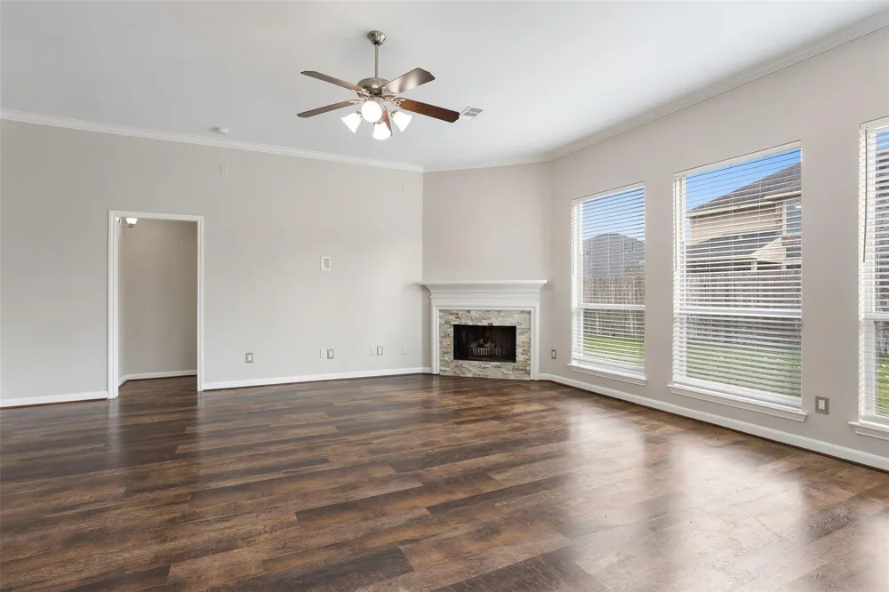 6111 Windsor Chase Lane League City, TX 77573