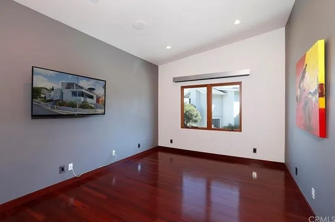 988 Acapulco Laguna Beach, CA 92651