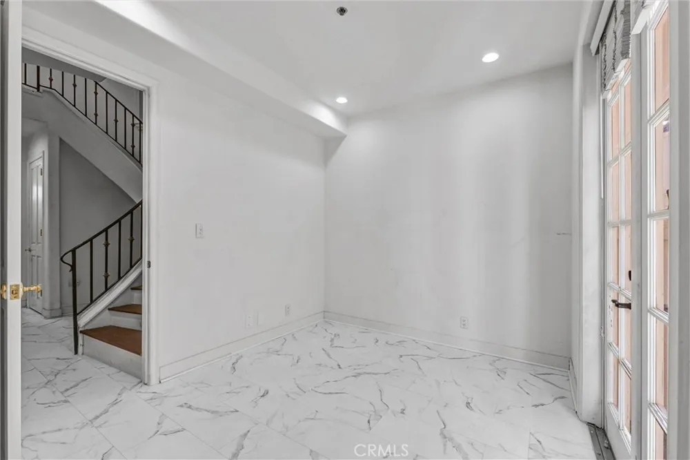 309 Almont Drive Beverly Hills, CA 90211
