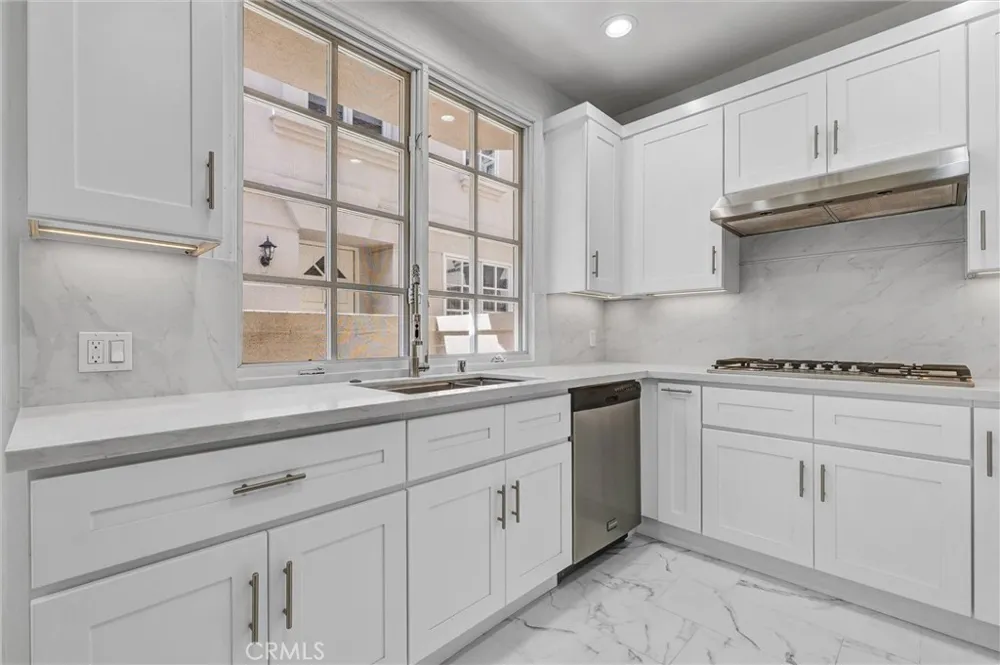 309 Almont Drive Beverly Hills, CA 90211