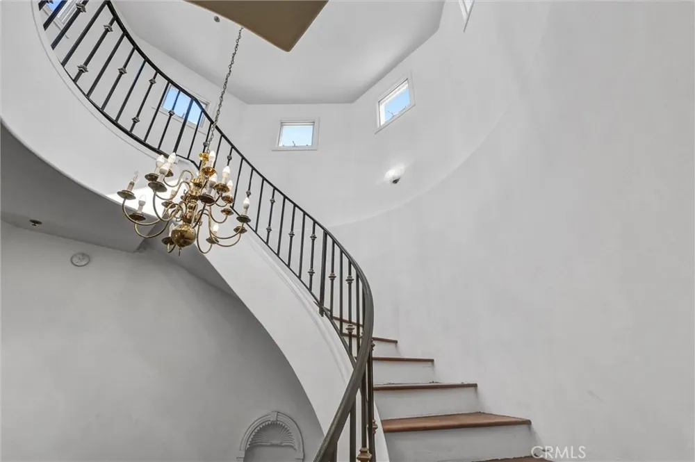 309 Almont Drive Beverly Hills, CA 90211