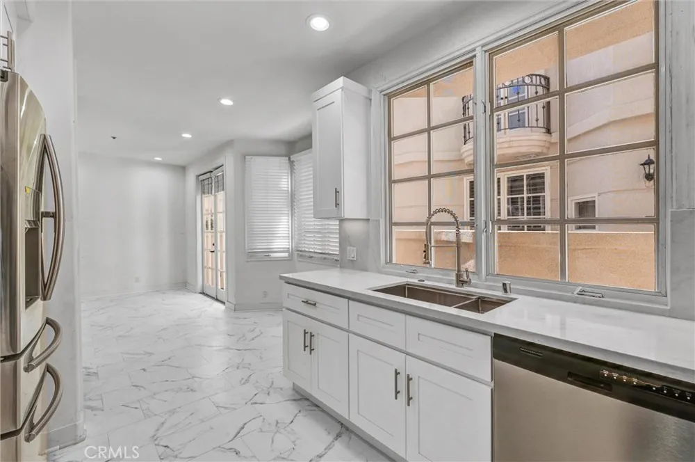 309 Almont Drive Beverly Hills, CA 90211