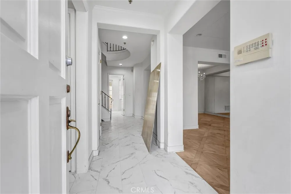 309 Almont Drive Beverly Hills, CA 90211