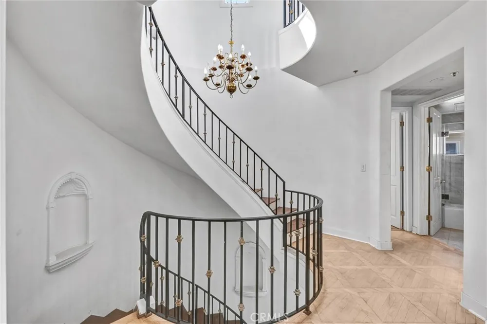 309 Almont Drive Beverly Hills, CA 90211