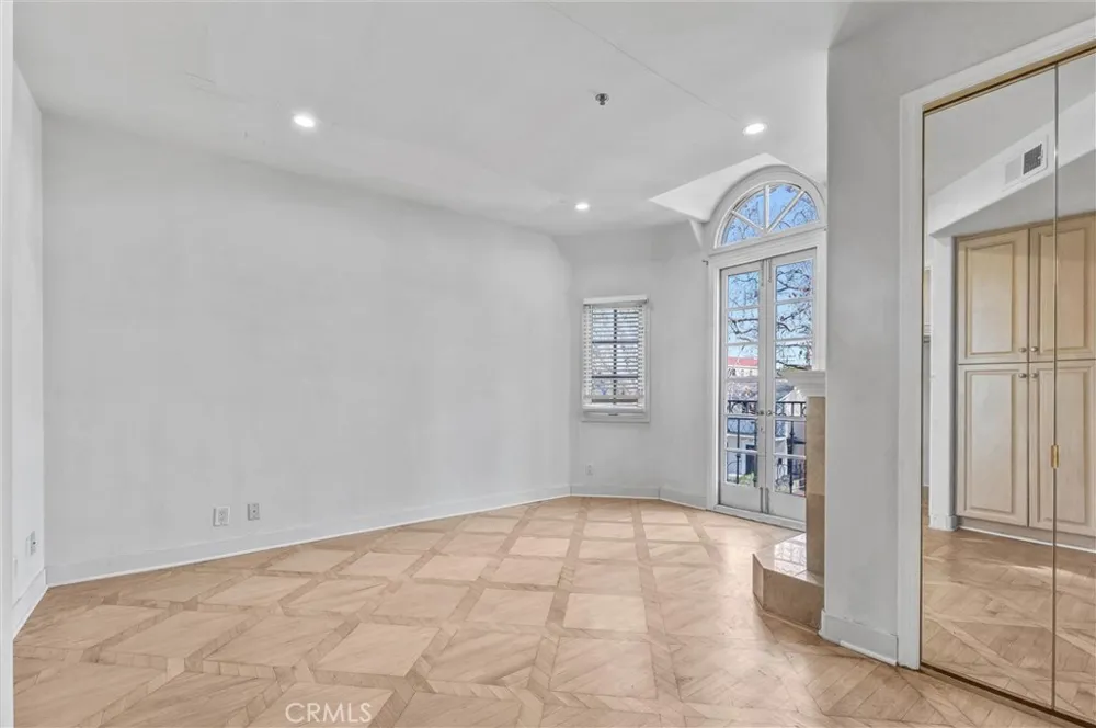 309 Almont Drive Beverly Hills, CA 90211