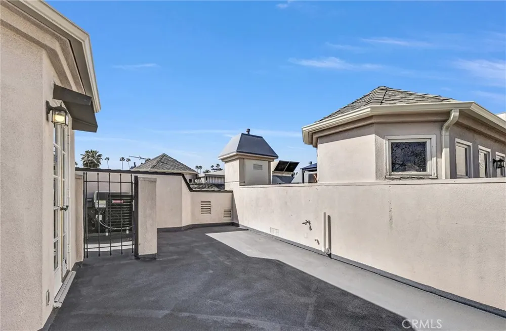 309 Almont Drive Beverly Hills, CA 90211