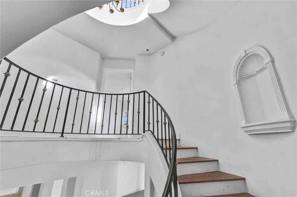 309 Almont Drive Beverly Hills, CA 90211